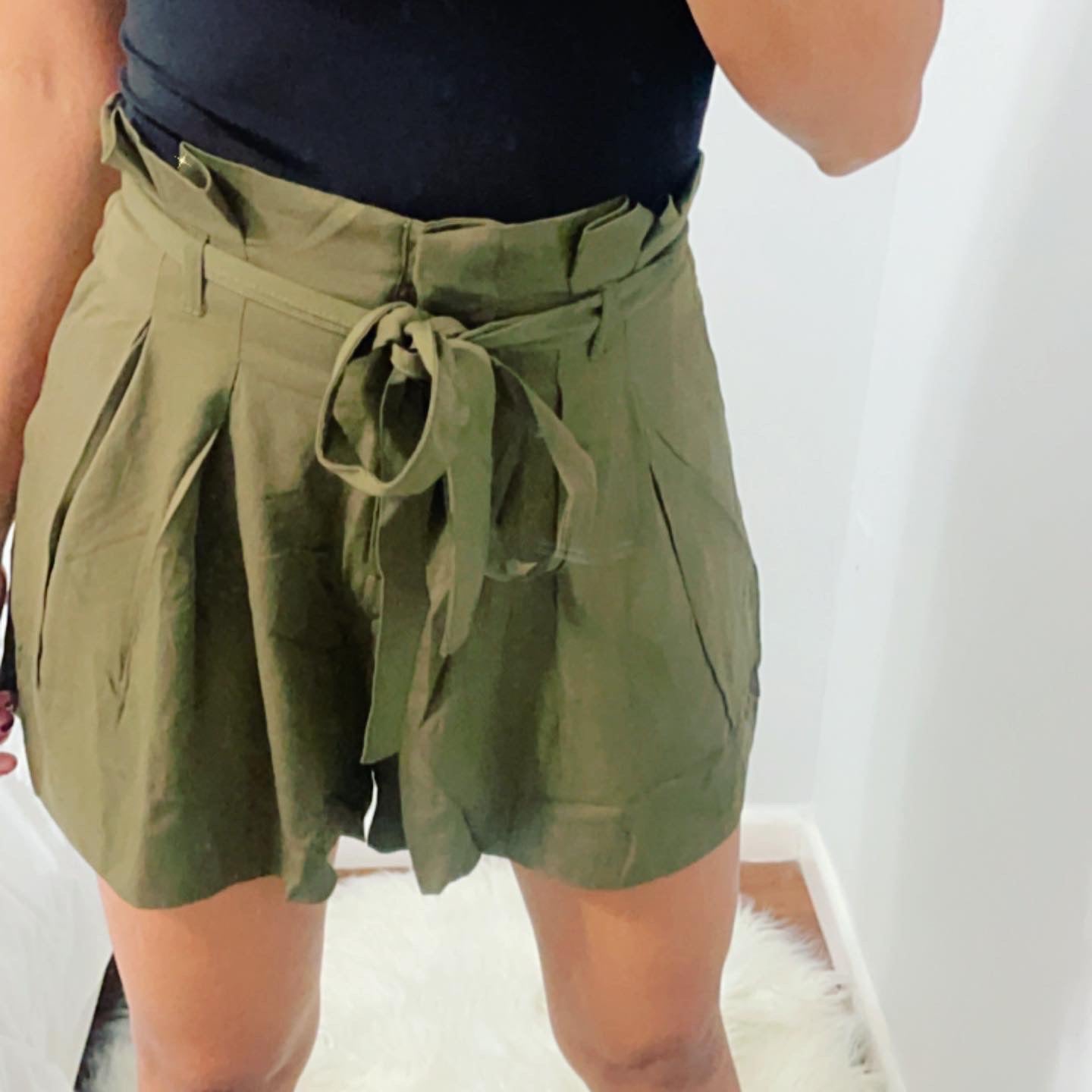 PLEATED PAPER BAG WAIST SHORTS