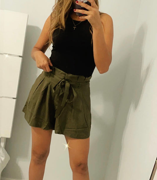 PLEATED PAPER BAG WAIST SHORTS